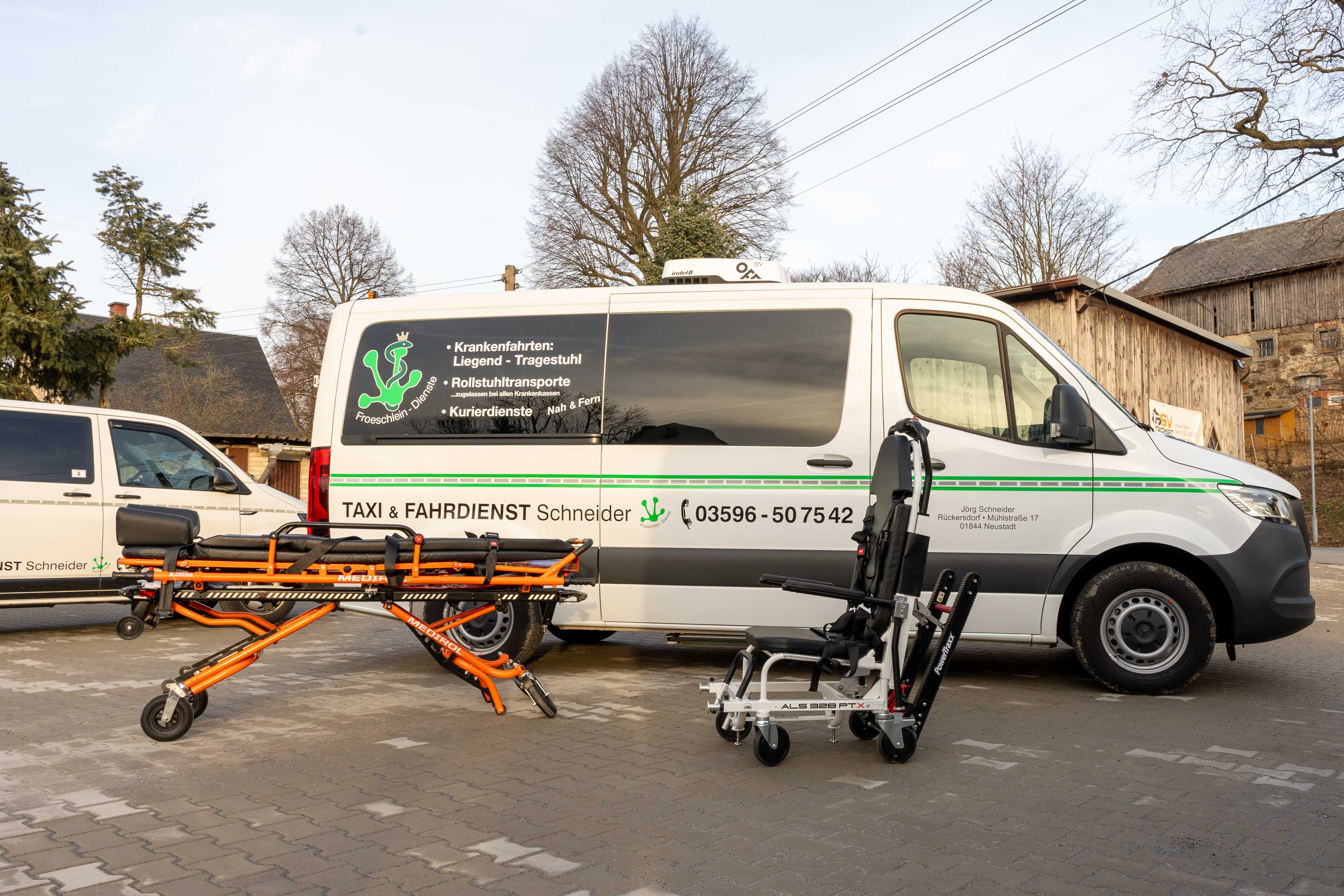 Fahrzeug für Liegend- und Tragestuhltransporte